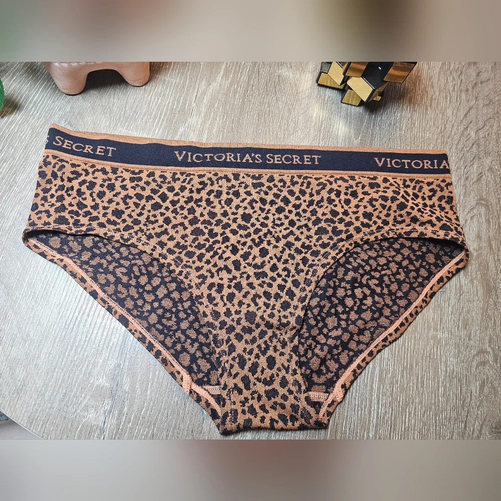 NEW (4 PACK Victoria's Secret) 1 Leopard and 3 Solid Panty Collection. NEW - Picture 5 of 7